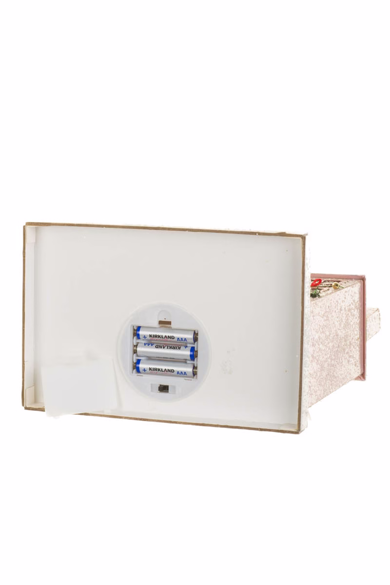 Pastel Pink Illuminated Apartment - Image 5